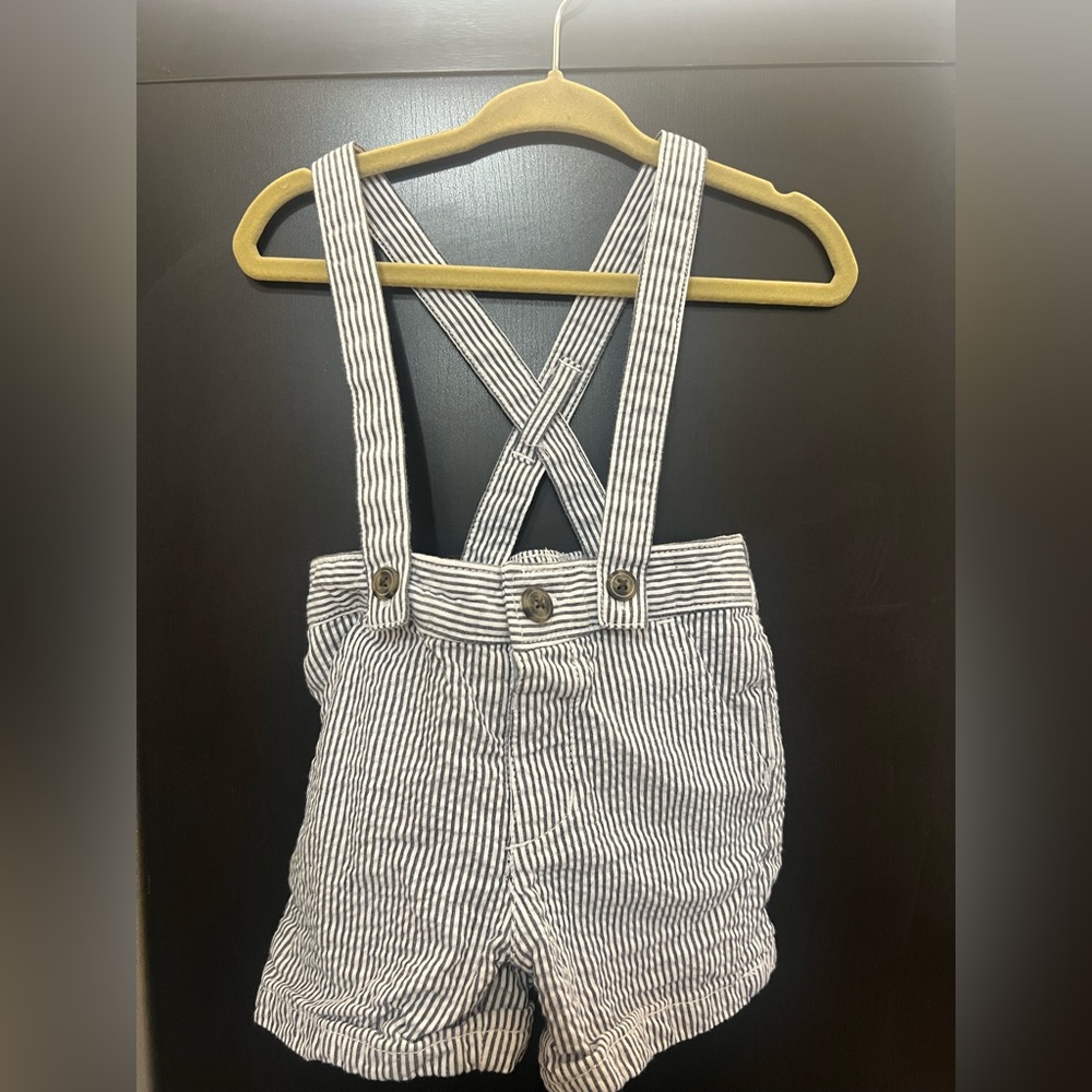 Boy’s shorts trousers with matching bow tie. Gymboree
